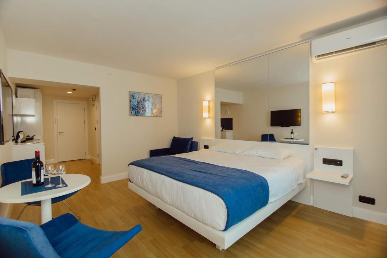 Nuage - 1St Line Sea View Apartments Batumi Bagian luar foto